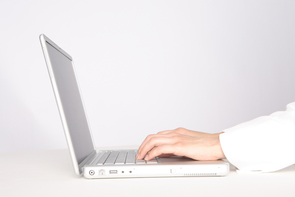 InfiniCLOUDで大容量データを高速アップロード・シェア！